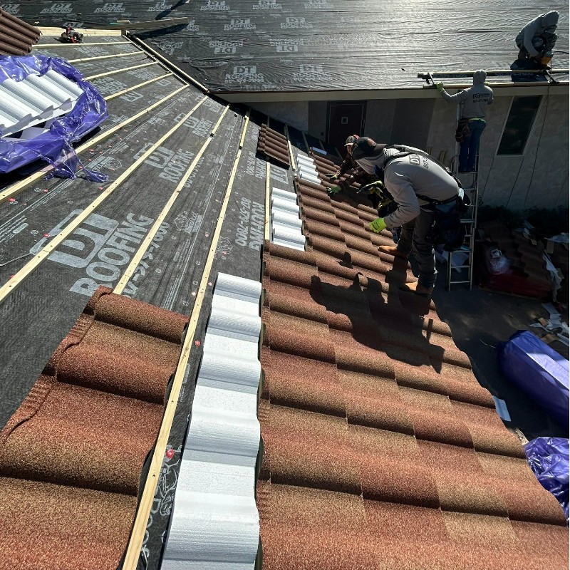 HURRICANE&reg; Metal Tile Team